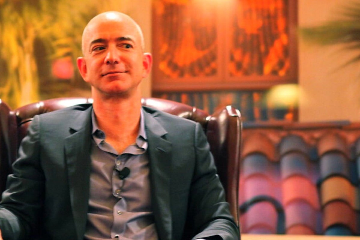 Jeff Bezos' Girlfriend Is Also Rich, She Just Donated $1M To This Charity