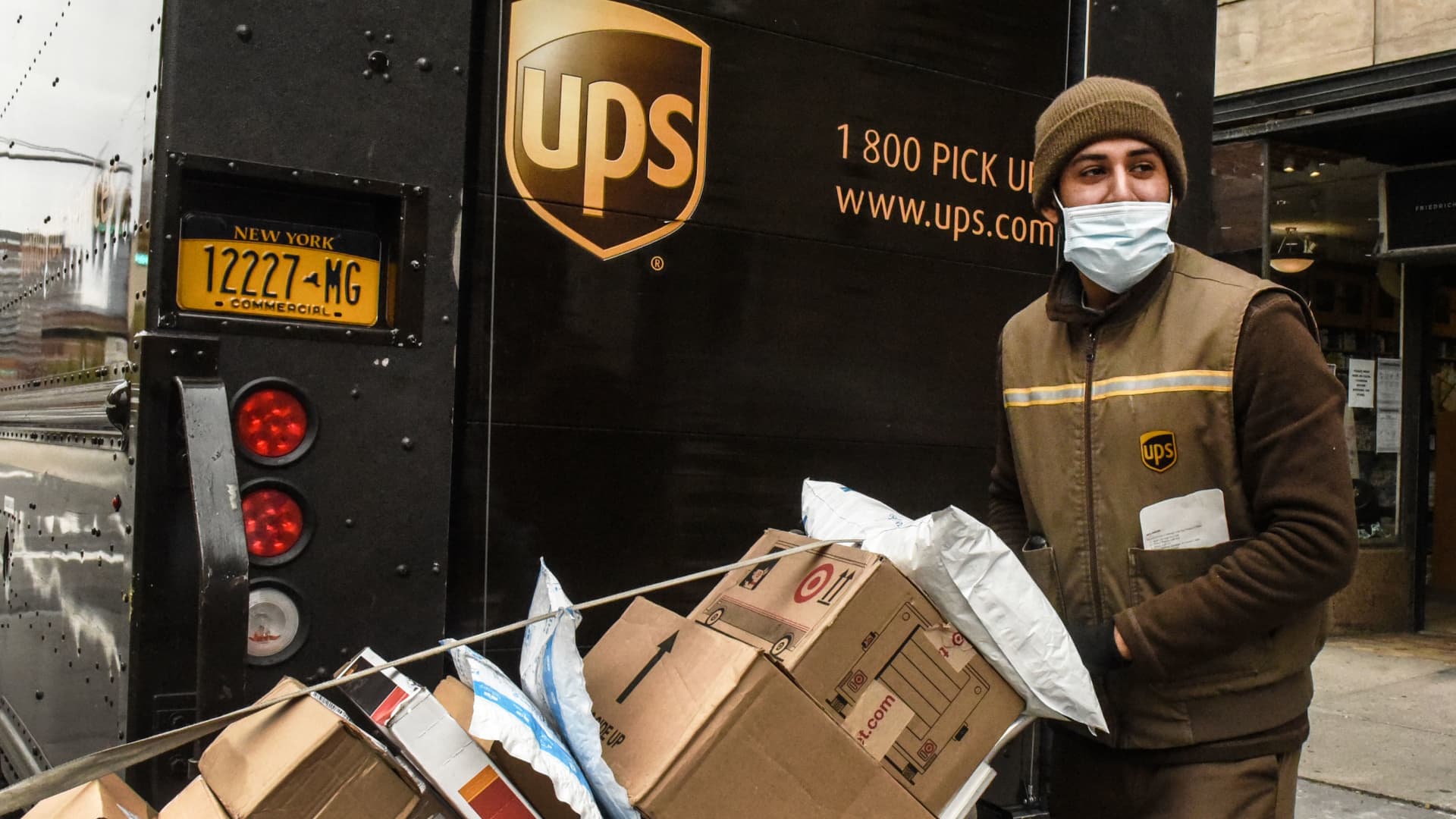 Shares of UPS fall after company says higher rates in Q2 offset lower-than-expected volumes