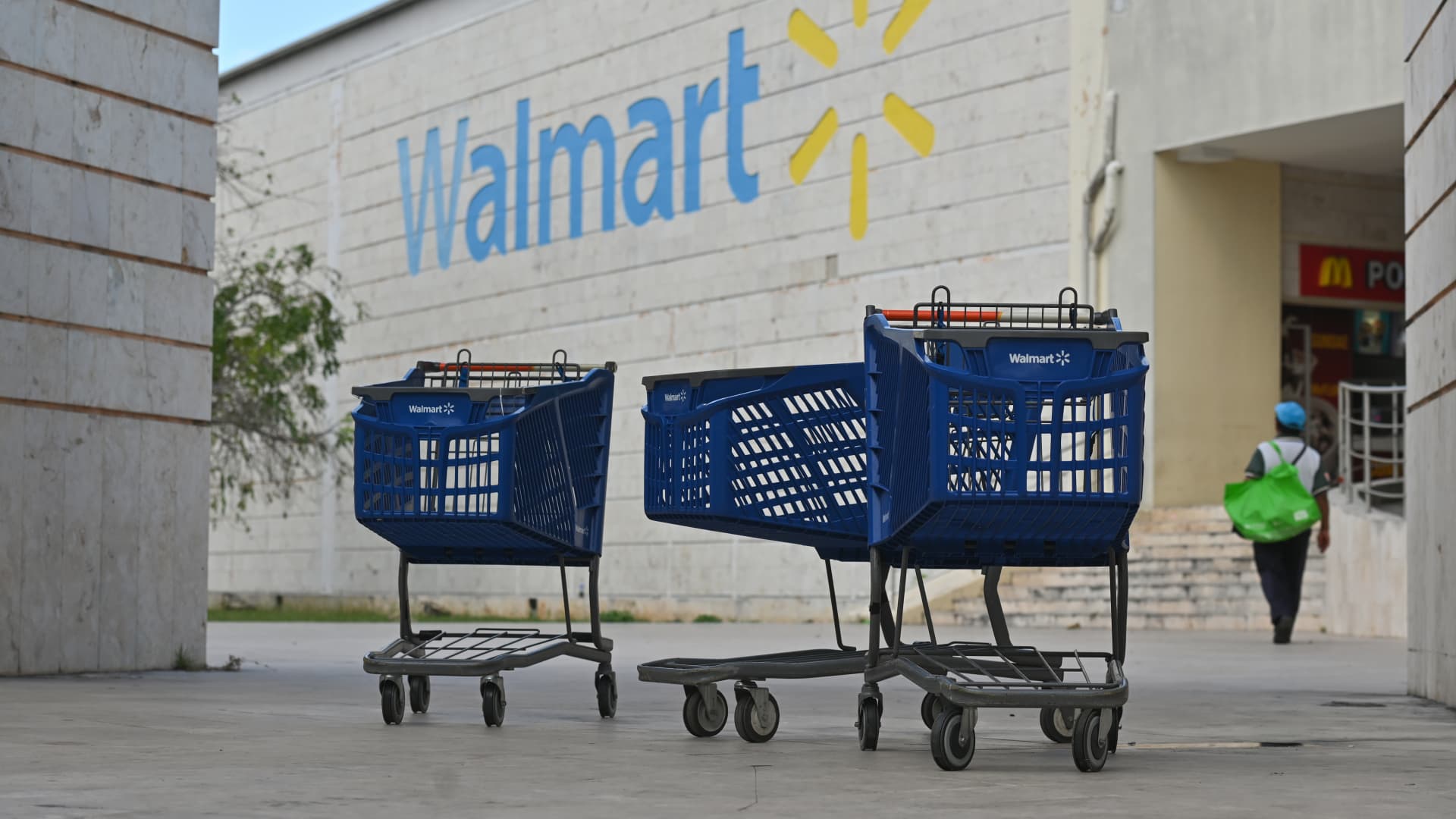 Walmart shares slump after retailer cuts profit outlook on inflation concerns