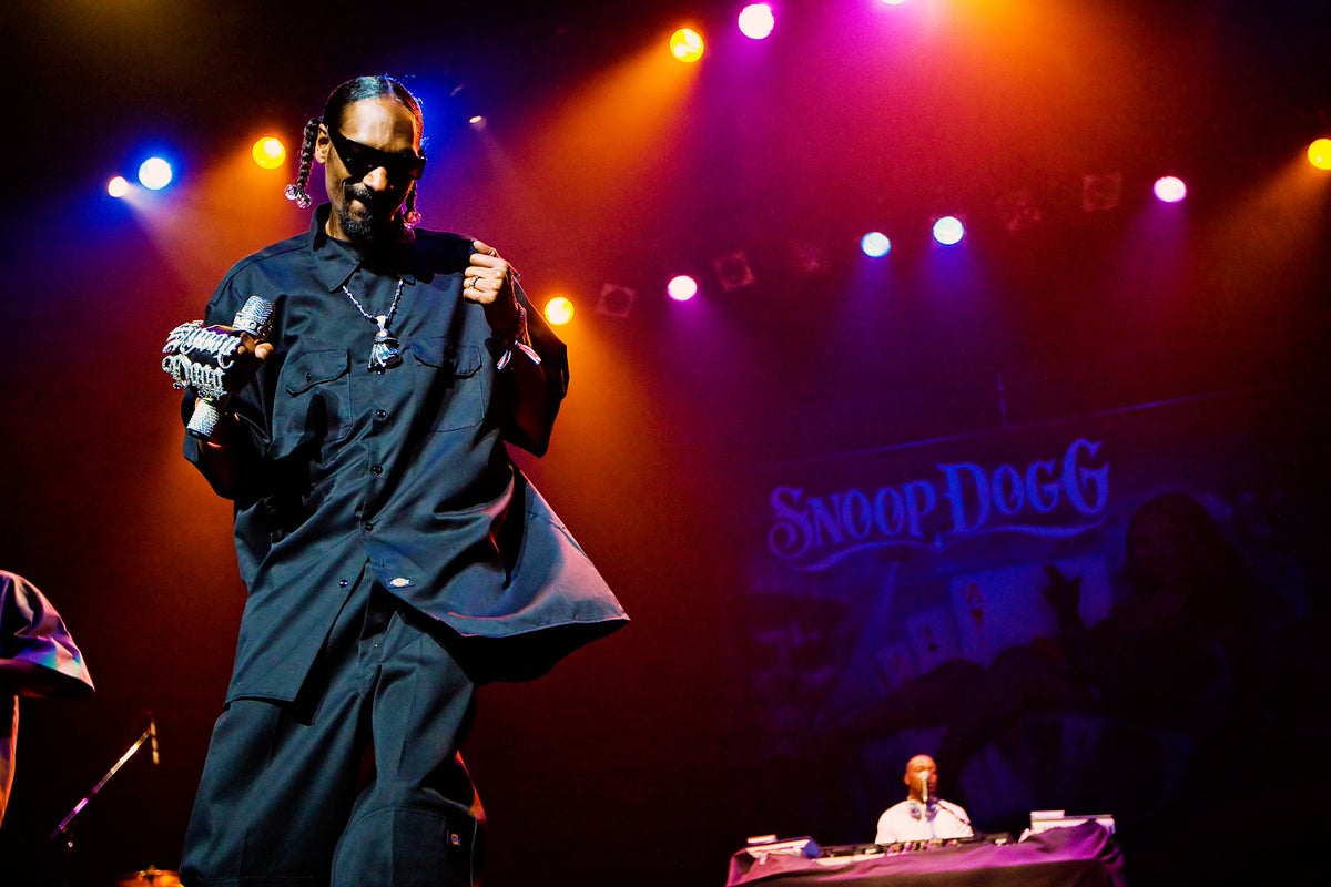 Snoop Dogg Recalls How Queen Elizabeth Saved Him From Being Kicked Out Of UK