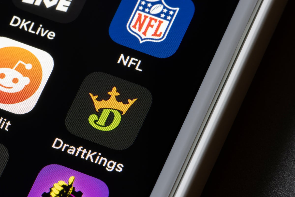 DraftKings (NASDAQ:DKNG) – Charting DraftKing's Strong September With Football Season Underway