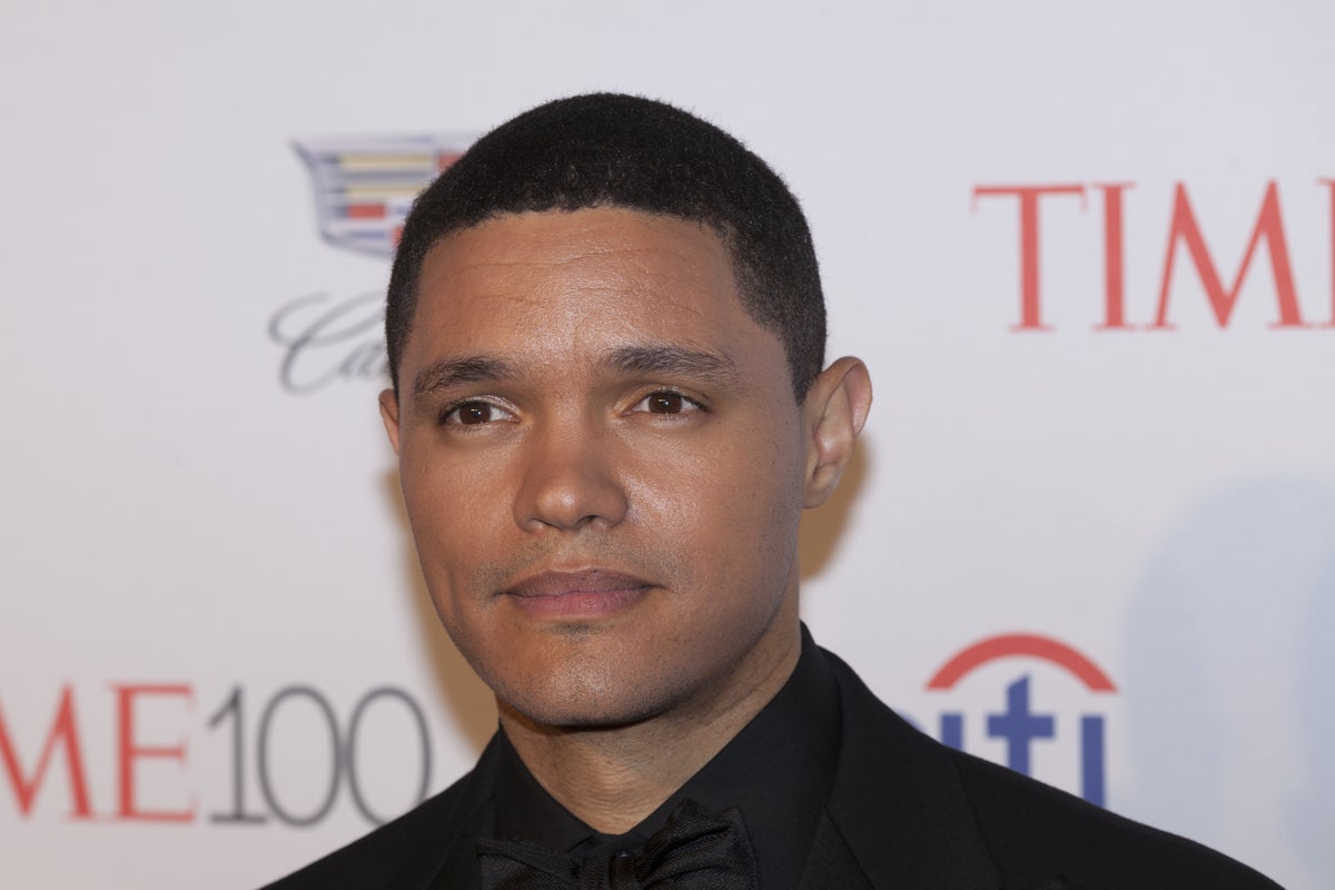 Bill Gates Says 'Can't Wait To See' What Trevor Noah Does Next After Comedian Announces Exit From 'The Daily Show' - Paramount Global (NASDAQ:PARA), Paramount Global (NASDAQ:PARAA)