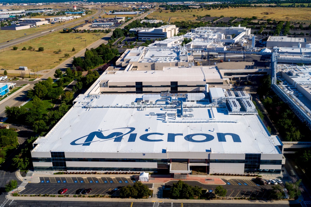 This Chipmaker Plans To Invest $100B In New York To Create Cutting Edge Memory Tech — And 50,000 Jobs - Micron Technology (NASDAQ:MU)