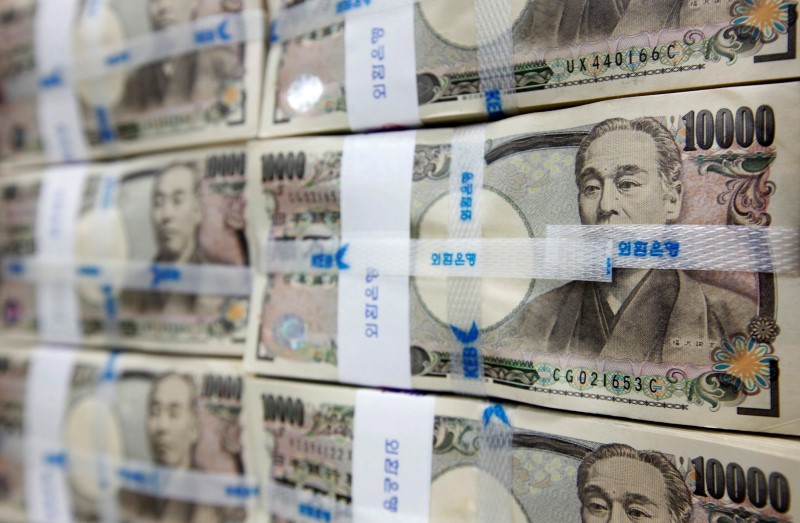 Dollar at 24-year peak to yen after U.S. yields jump; sterling choppy By Reuters