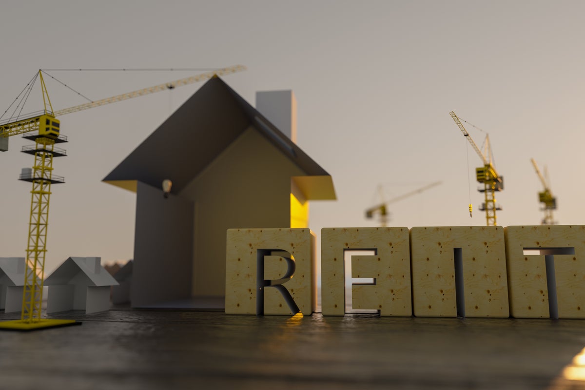 1 REIT You'll Wish You Bought In October 2022 - Realty Income (NYSE:O)