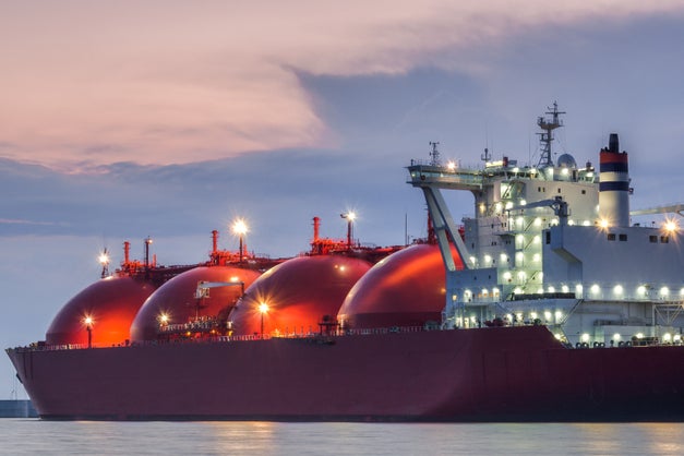 More Than 30 LNG Tankers Are Waiting Off The Coast Of Europe: Can US Gas Transporters Benefit? - Coterra Energy (NYSE:CTRA), Energy Transfer (NYSE:ET)