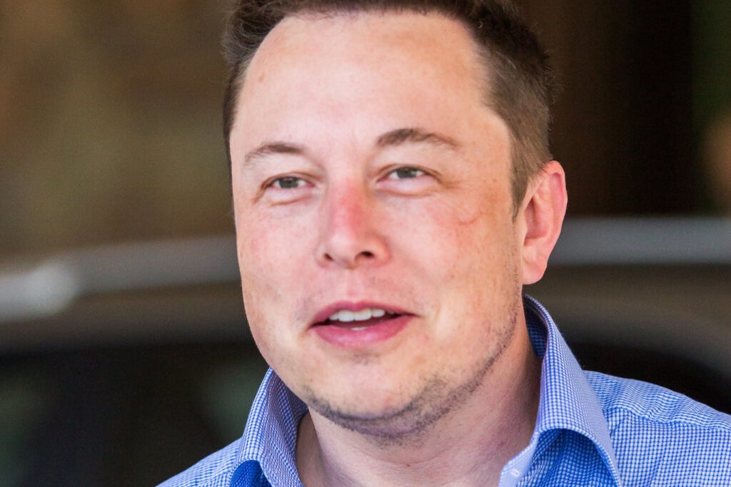 He Loves Me, He Loves Me Not: Elon Musk Gives Mixed Signals As He Deletes 'Fan' Tweet on Stephen King - Tesla (NASDAQ:TSLA)