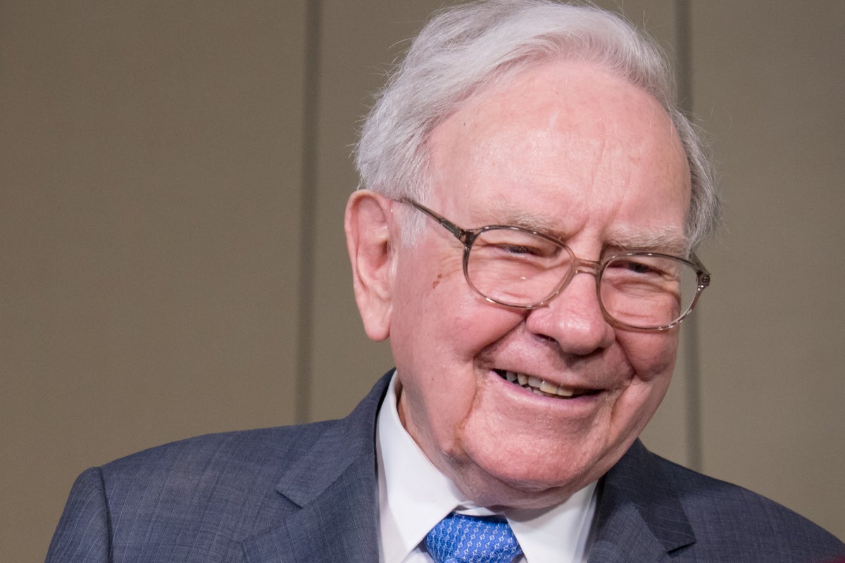 Warren Buffett's Favorite Housing Metric Just Flashed A Major Signal: What To Watch In The Housing Market - Berkshire Hathaway Inc. Common Stock (NYSE:BRK/A), Berkshire Hathaway Inc. New Common Stock (NYSE:BRK/B)