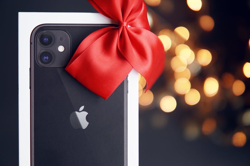 Apple Black Friday Sale Almost Here: Get Up To $250 Gift Cards On Buying iPhone, iPad, Watch, Mac - Apple (NASDAQ:AAPL)