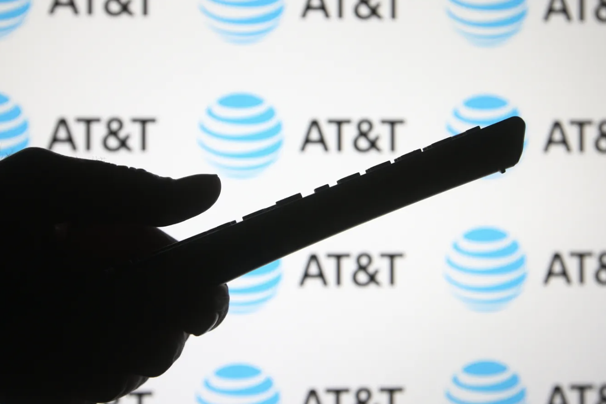 Why AT&T Is Agreeing To Pay $6M Penalty To The SEC: What Investors Need To Know - AT&T (NYSE:T)