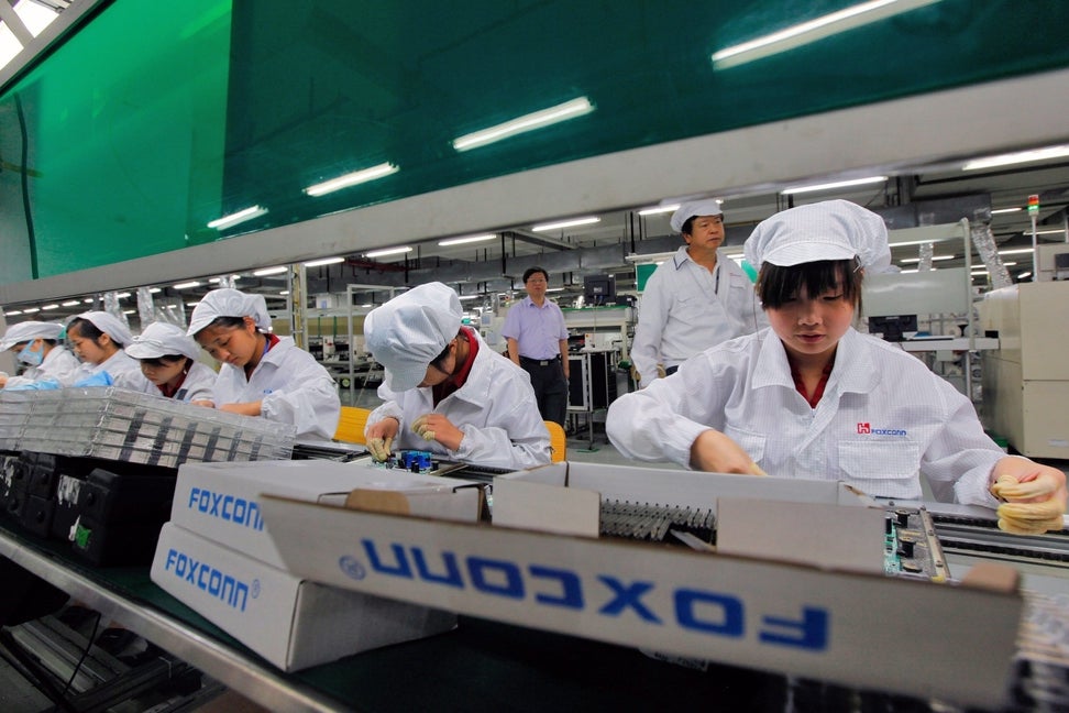 Apple Supplier Reportedly Sees Full Production Comeback At COVID-Hit China Plant By Early Jan - Apple (NASDAQ:AAPL), Hon Hai Precision (OTC:HNHPF)