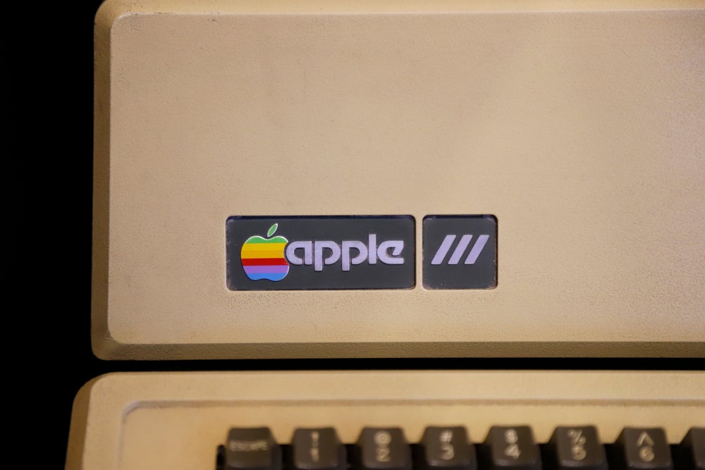 Apple's Iconic 1970s Trade Sign, Steve Wozniak's Tool Box Up For Auction — Here Are The Hefty Starting Bids - Apple (NASDAQ:AAPL)
