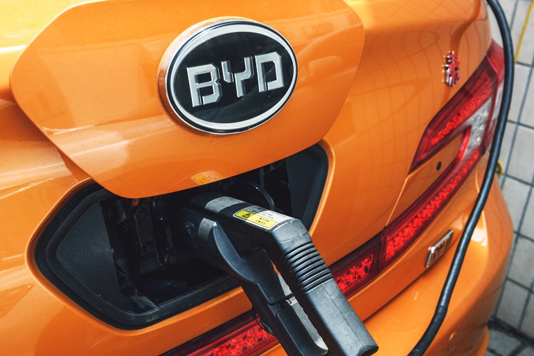 Warren Buffet-Backed BYD Eyes 40% Market Share In India As EV Sales Zip Past 1M In South Asian Nation - BYD (OTC:BYDDF), BYD (OTC:BYDDY)