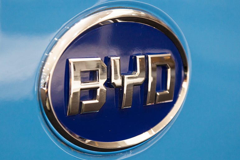 Warren Buffett-Backed BYD Reportedly Eyeing New Plant In Vietnam To End Reliance On China For Car Parts - BYD (OTC:BYDDF), BYD (OTC:BYDDY)